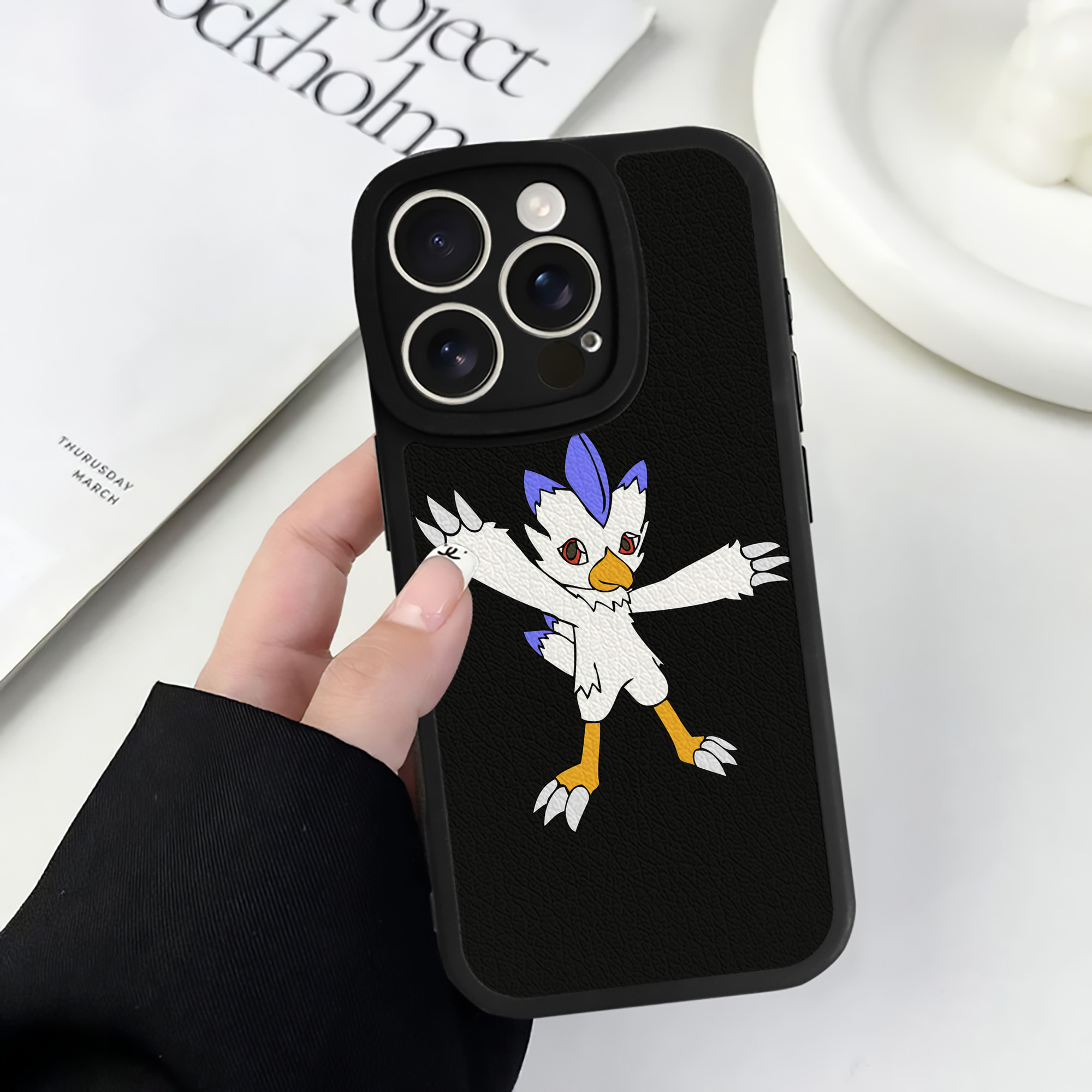 （画像用） Digimon デジタルモンスター/デジモン 【iPhone 16シリーズ対応】シリコンスマホケース（レザー調） 材質：シリコン